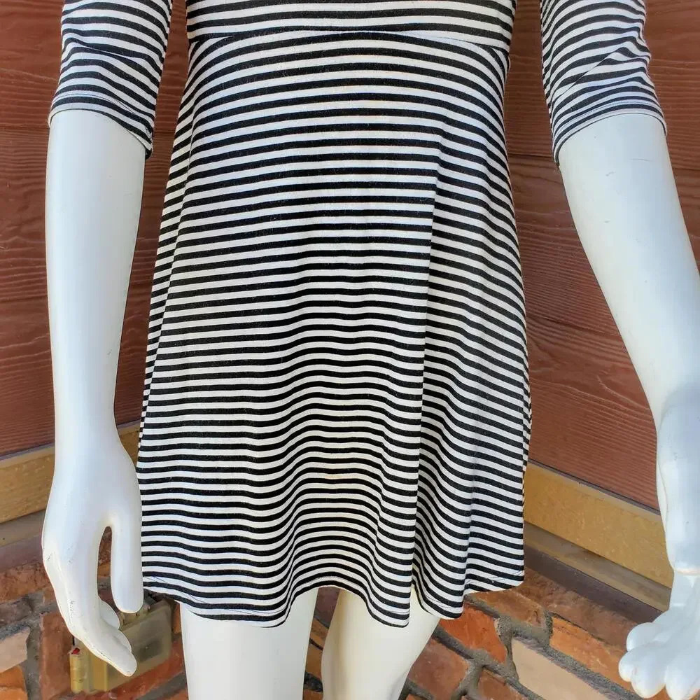Xhilaration Black and White Striped 3/4 Sleeve Mini Dress Size Small EUC - Picture 10 of 14